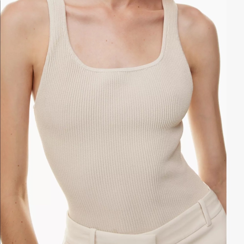 Aritzia Babaton
Sculpt Knit Squareneck Tank XS in matte pearl